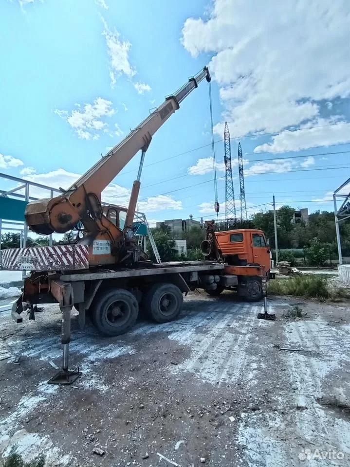 Общий вид автокрана Ивановец на выносных опорах